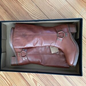 NWT Frye Camryn Tall Shaft Harness Boots Womens Size 8 Brown Cognac Leather